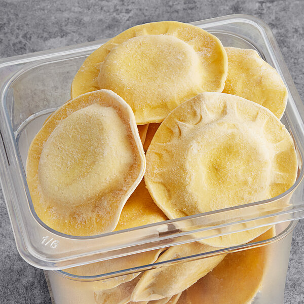 A plastic container of Seviroli Stracciatella Burrata Round Ravioli.