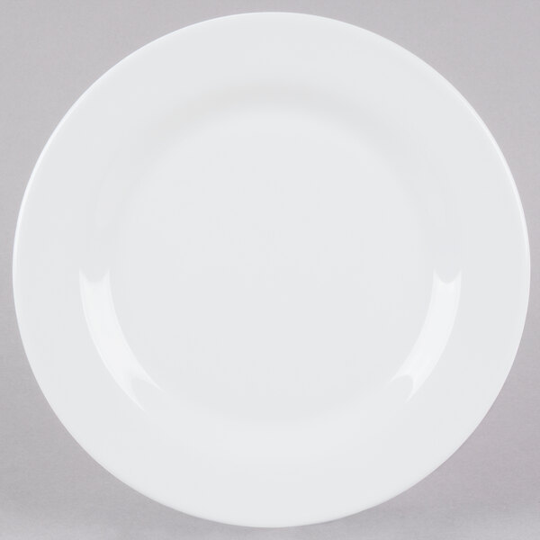 A white Arcoroc Zenix brunch plate with a white rim.