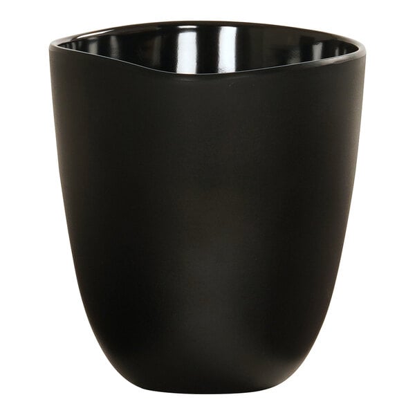 A black round melamine dressing crock with a 96 oz. capacity.