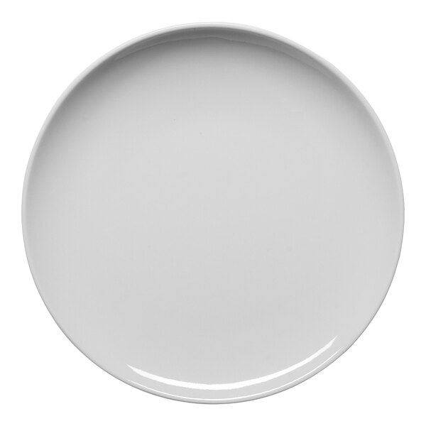 A round, warm white porcelain coupe flat plate with a slightly slanted edge.