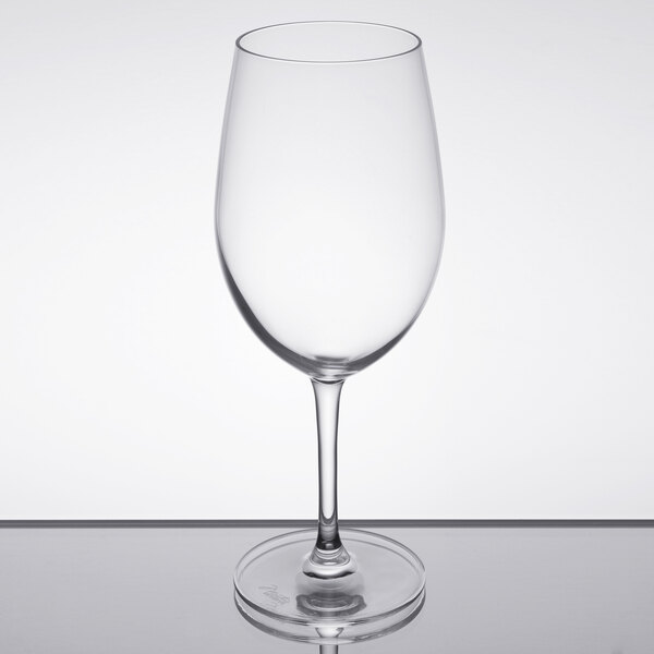 A clear, stemmed wine glass with an 18 oz. capacity.