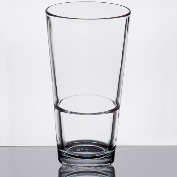 A clear, stackable mixing glass with a 17.25 oz. capacity.