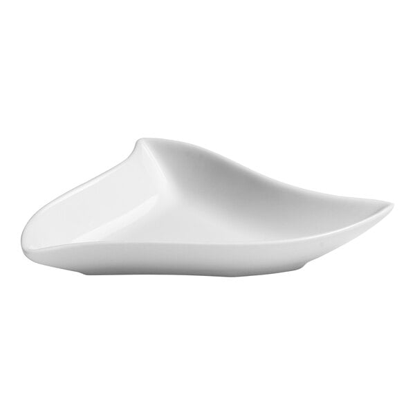 An ivory porcelain coupe plate with an asymmetric triangular shape.