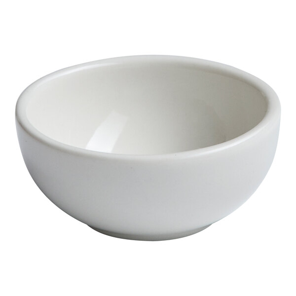 A small ivory round porcelain coupe bowl.