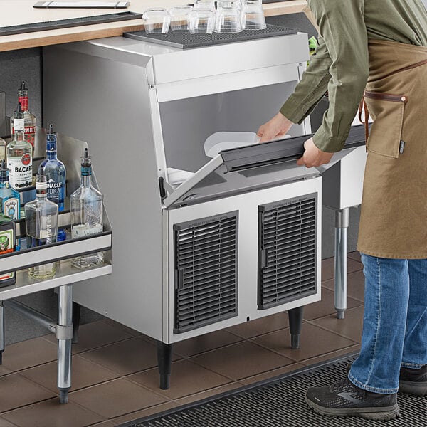 Hoshizaki F-330BAK-C 24" Air-Cooled Undercounter Cubelet Ice Machine - 300 lb.