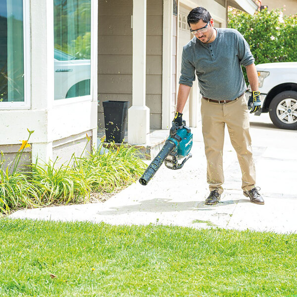Makita 36V 18V X2 LXT Brushless Cordless Blower Kit with Mulcher / Vacuum Attachment Kit, (2) 5.0 Ah Lithium-Ion Batteries, and Dual-Port Charger XBU04PTV