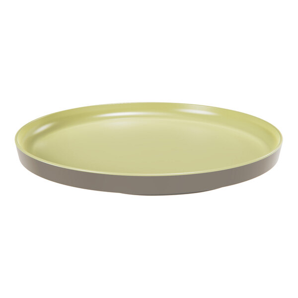 A round, green melamine plate that can also be used as a bento box lid.