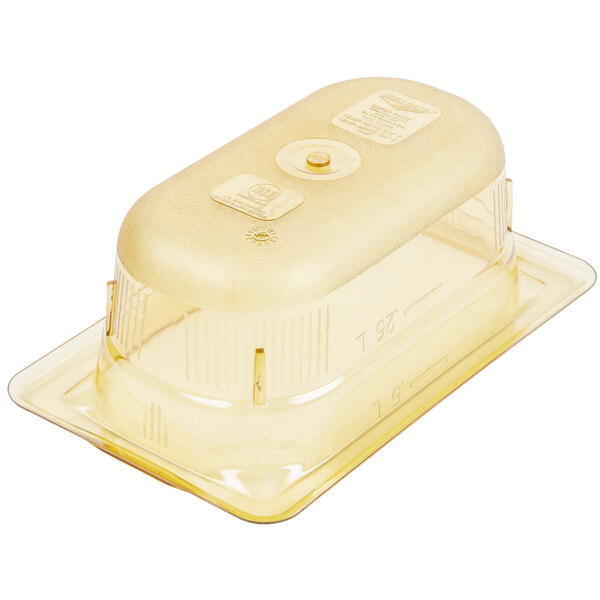 A Vollrath amber plastic food pan with a lid.