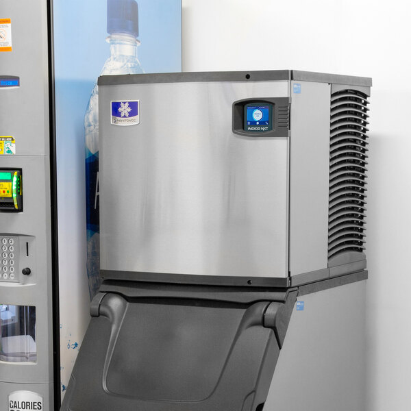 Manitowoc IDP0620A-161 Indigo NXT iP0620 22" Air-Cooled Full Dice Cube Ice Machine - 482 lb., 115V, 1 Phase