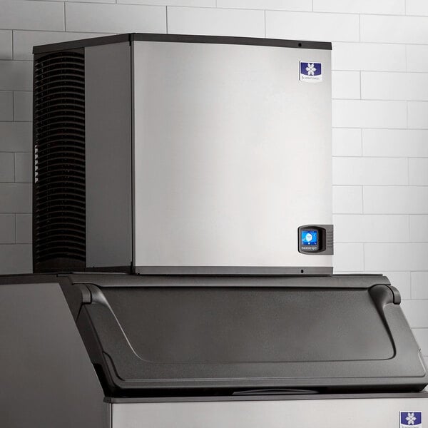 Manitowoc IYP1000A-263 Indigo NXT iP1000 30" Air-Cooled Half Dice Cube Ice Machine - 971 lb., 208-230V, 3 Phase