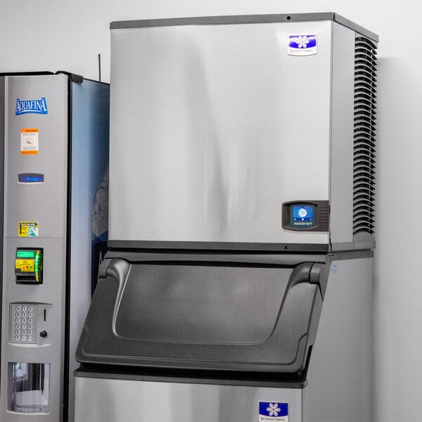 Manitowoc IDP1000W-261 Indigo NXT iP1000 30" Water-Cooled Full Dice Cube Ice Machine - 985 lb., 208-230V, 1 Phase