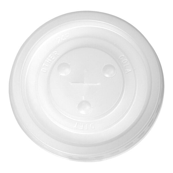 A translucent plastic lid with a straw slot designed to fit 20 oz. and 24 oz. cups.