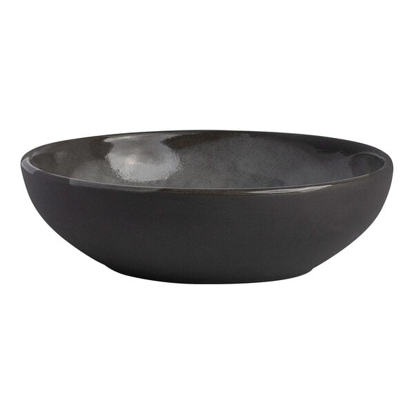 A round gray stoneware bowl with a 31.5 oz. capacity.