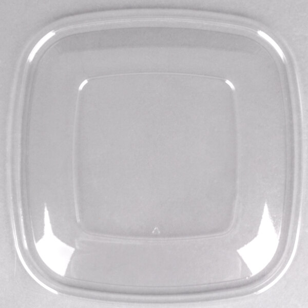 A clear square lid on a Sabert square bowl.