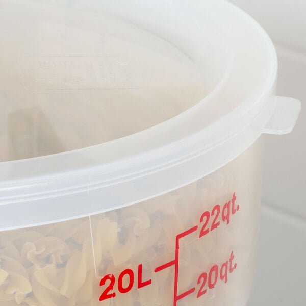Cambro 12, 18, and 22 Qt. Translucent Round Polypropylene Food Storage Container Lid RFSC12PP190 - 6/Case