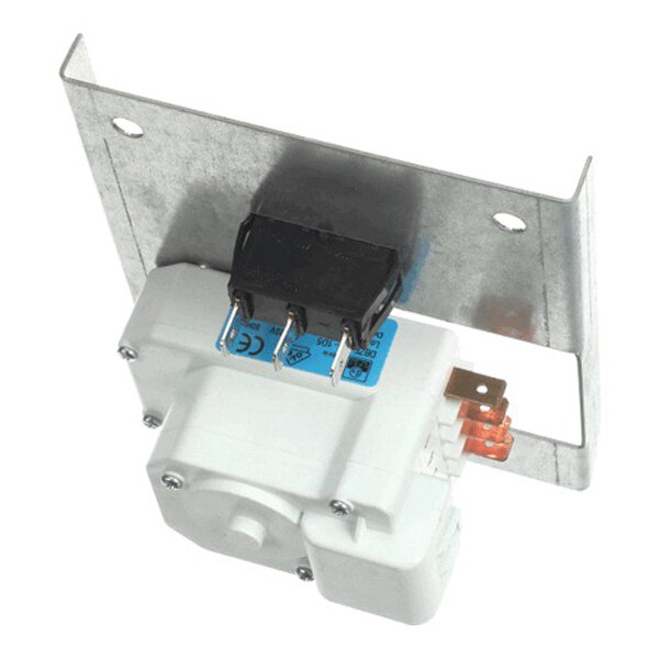 A KanPak 4-0020-0393 defrost timer mounted on a metal bracket.