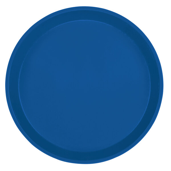 A close-up of a blue round Cambro Camtray.