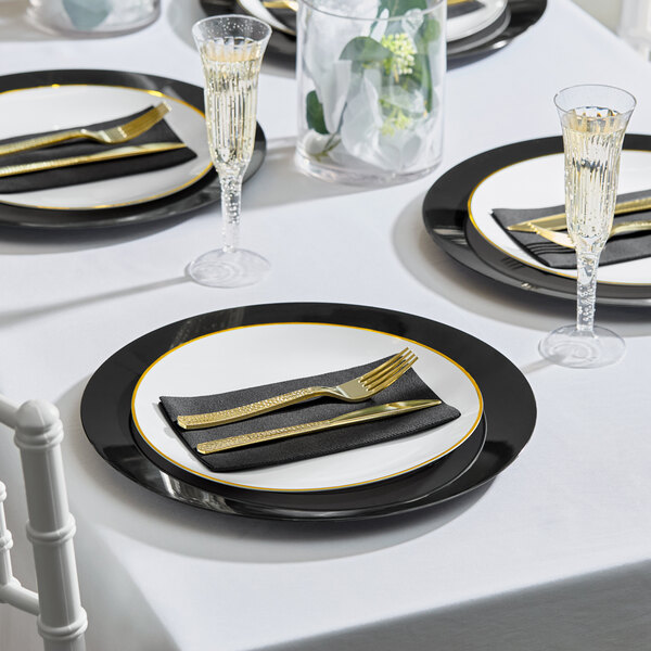Visions 13" Round Black Plastic Charger Plate - 60/Case
