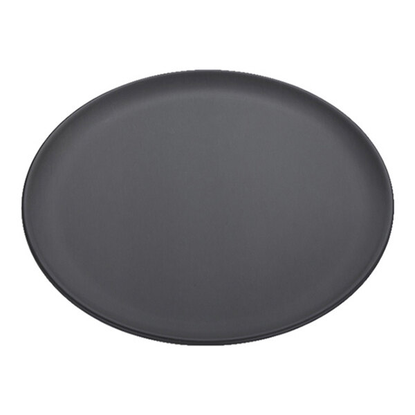 A round, black aluminum coupe-style pizza pan.