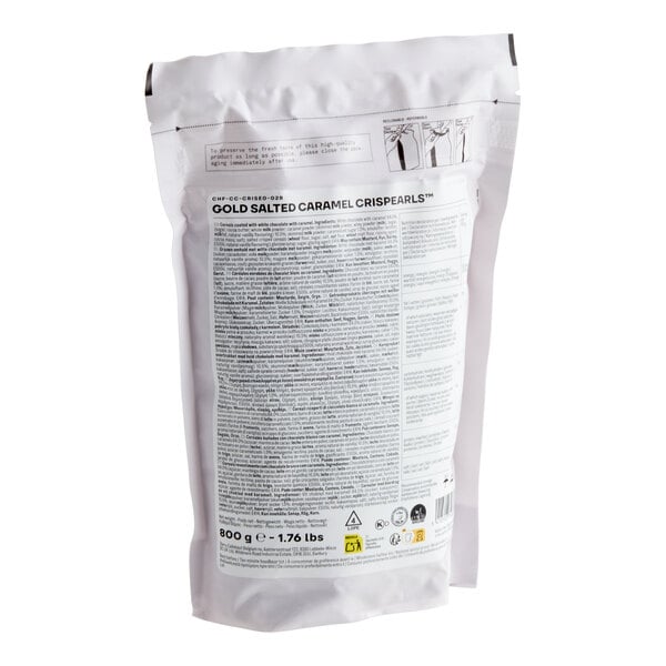 A white resealable bag of Callebaut Gold Salted Caramel Crispearls weighing 800 grams.