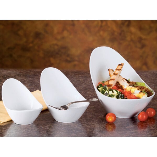Libbey Chef's Selection II 27 oz. Ultra Bright White Porcelain Riviera Bowl - Sample