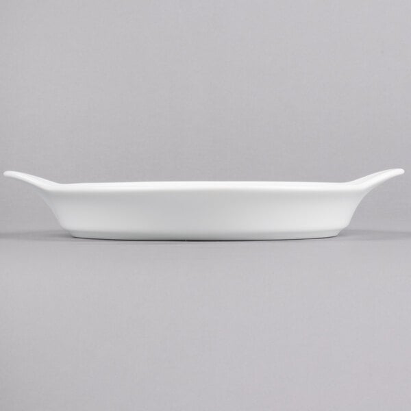 Libbey Chef's Selection 23 oz. Aluma White Porcelain Handled Dish - Sample