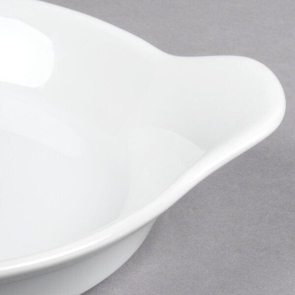 Libbey Chef's Selection 23 oz. Aluma White Porcelain Handled Dish - Sample