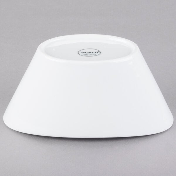 Libbey Chef's Selection II 20 oz. Ultra Bright White Porcelain Neptune Bowl - Sample