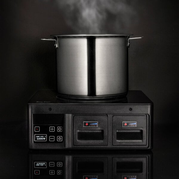 Bon Chef FreeRANGE DC-100 13 13/16" x 13 13/16" x 5 5/16" Black Lithium-Ion Battery-Operated Induction Stove - 48V, 1,000W