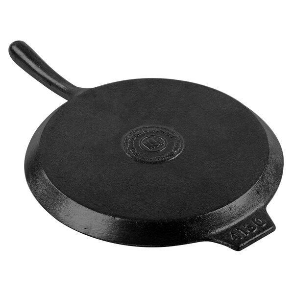 A black cast aluminum Tablecraft pizza tray with a handle.