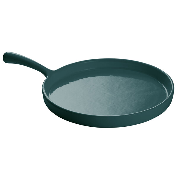 A Tablecraft hunter green cast aluminum pizza pan with a handle.