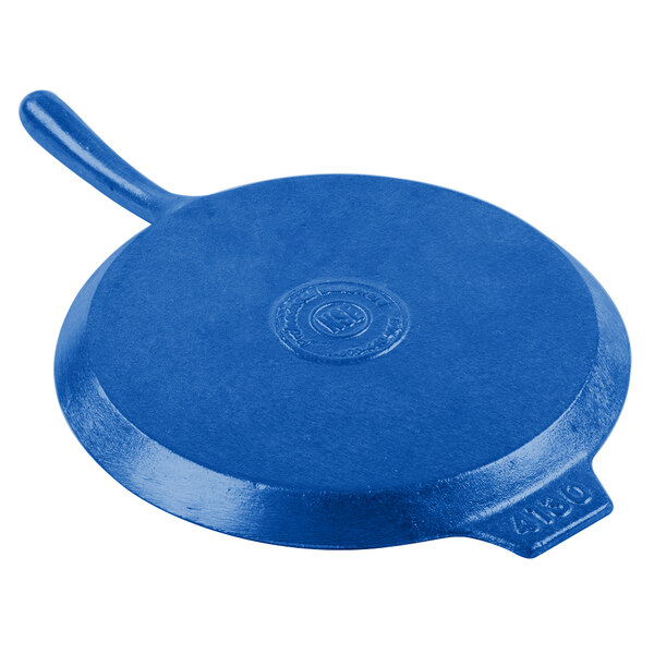 A blue Tablecraft cast aluminum pizza tray with a handle.