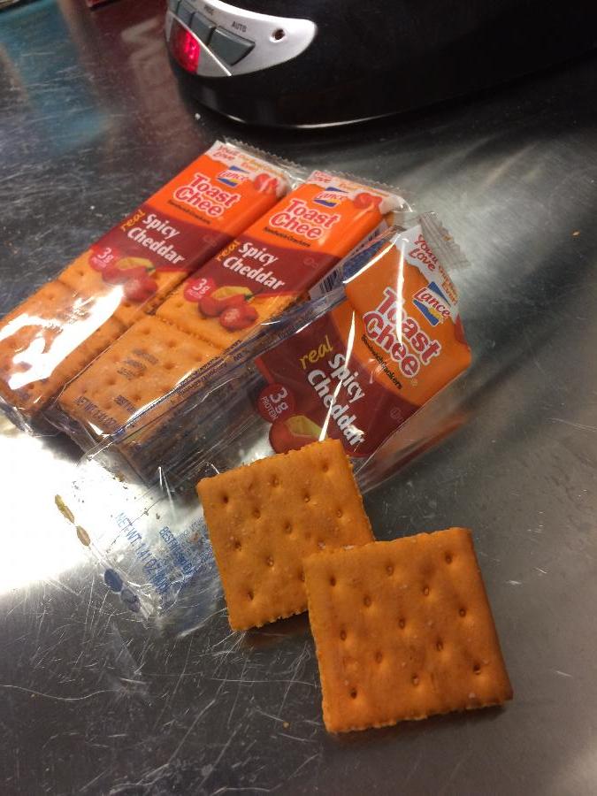 Lance Toast Chee Spicy Cheddar Sandwich Crackers 20 Count Box 6/Case