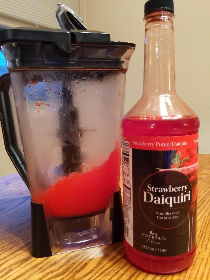 Regal Cocktail 1 Liter Strawberry Puree / Daiquiri Mix