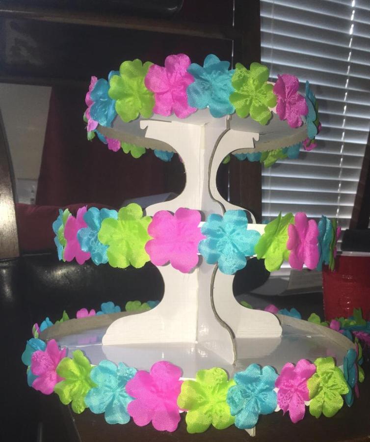 Wilton 1512127 3Tier White Disposable Cupcake Stand