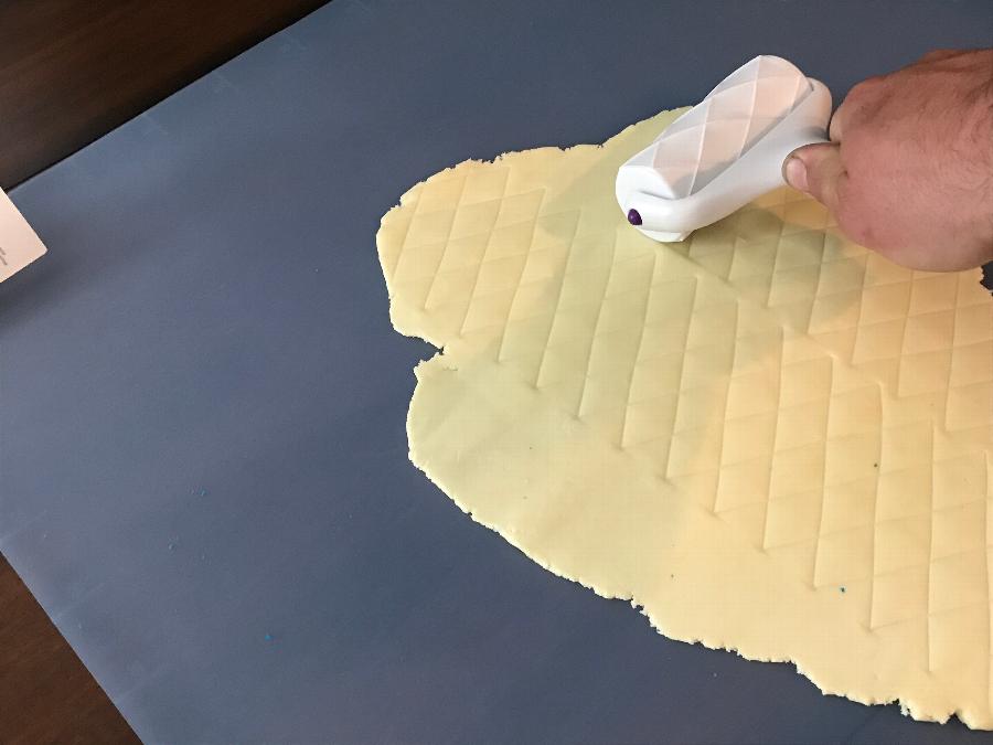 Wilton 19071354 Quilt Pattern Fondant / Gum Paste Roller