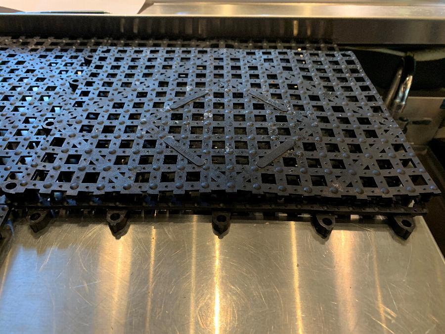 Choice 12" x 12" Black Interlocking Bar Mat