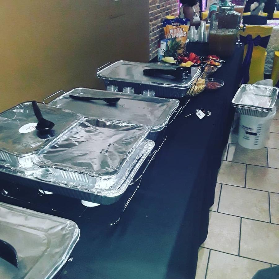 Choice 30 Piece Full Size Disposable Buffet Serving Set / Chafer Dish