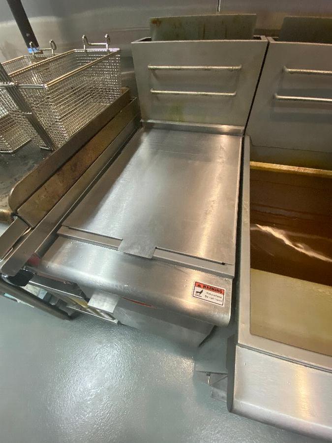 Avantco 2662111 Fryer Cover for FF300 and FF400 Deep Fryers