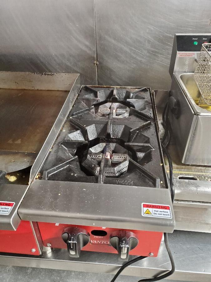 Avantco RA212 12" 2 Burner Gas Countertop Range 50,000 BTU