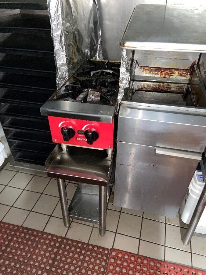 Avantco RA212 12" 2 Burner Gas Countertop Range 50,000 BTU