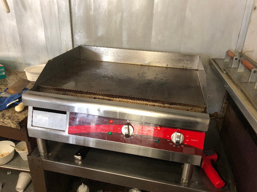 Avantco EG24N 24" Electric Countertop Griddle 208/240V, 2675W3560W