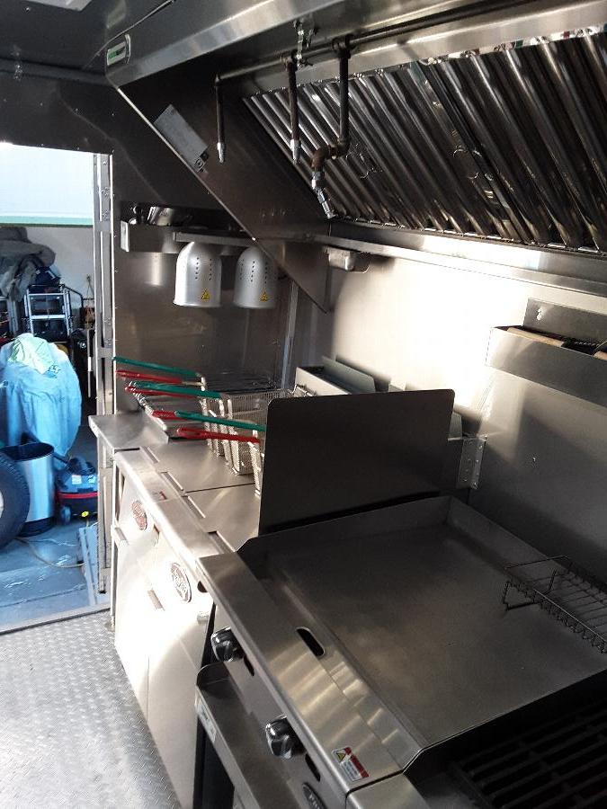 Avantco FRYGUARD Universal 18 Gauge Stainless Steel Splash Guard for