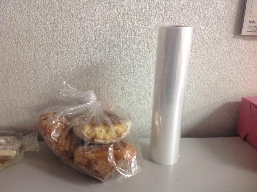 Plastic 18" x 24" Food Bag On A Roll 250/Box