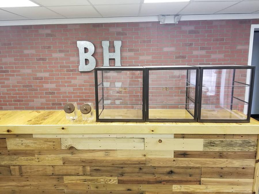 CalMil 3610 3 Tier Vintage Bakery Display Case with Wood Base 21" x