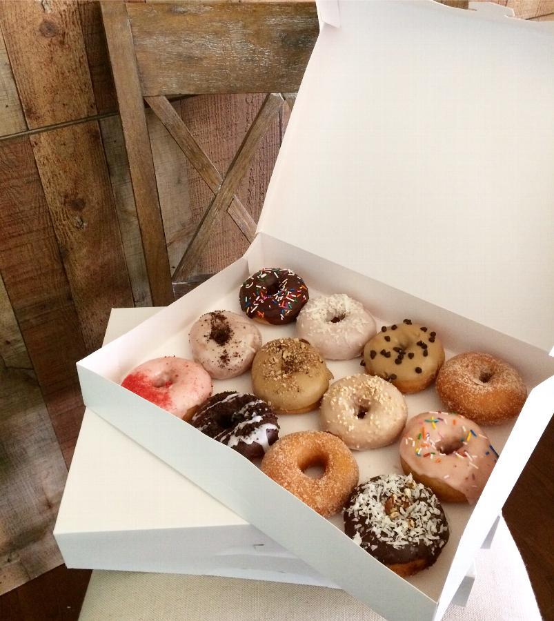 White Donut Box 10/Pack, Holds 12 Donuts staurantStore