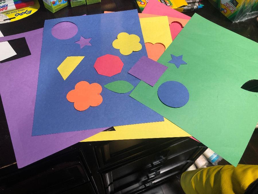 Crayola 990036 9" x 12" 6Assorted Color Construction Paper Shapes 48