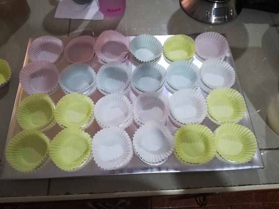 24 Cup 3.5 oz. Aluminum Muffin / Cupcake Pan 14 5/8" x 20 5/8"