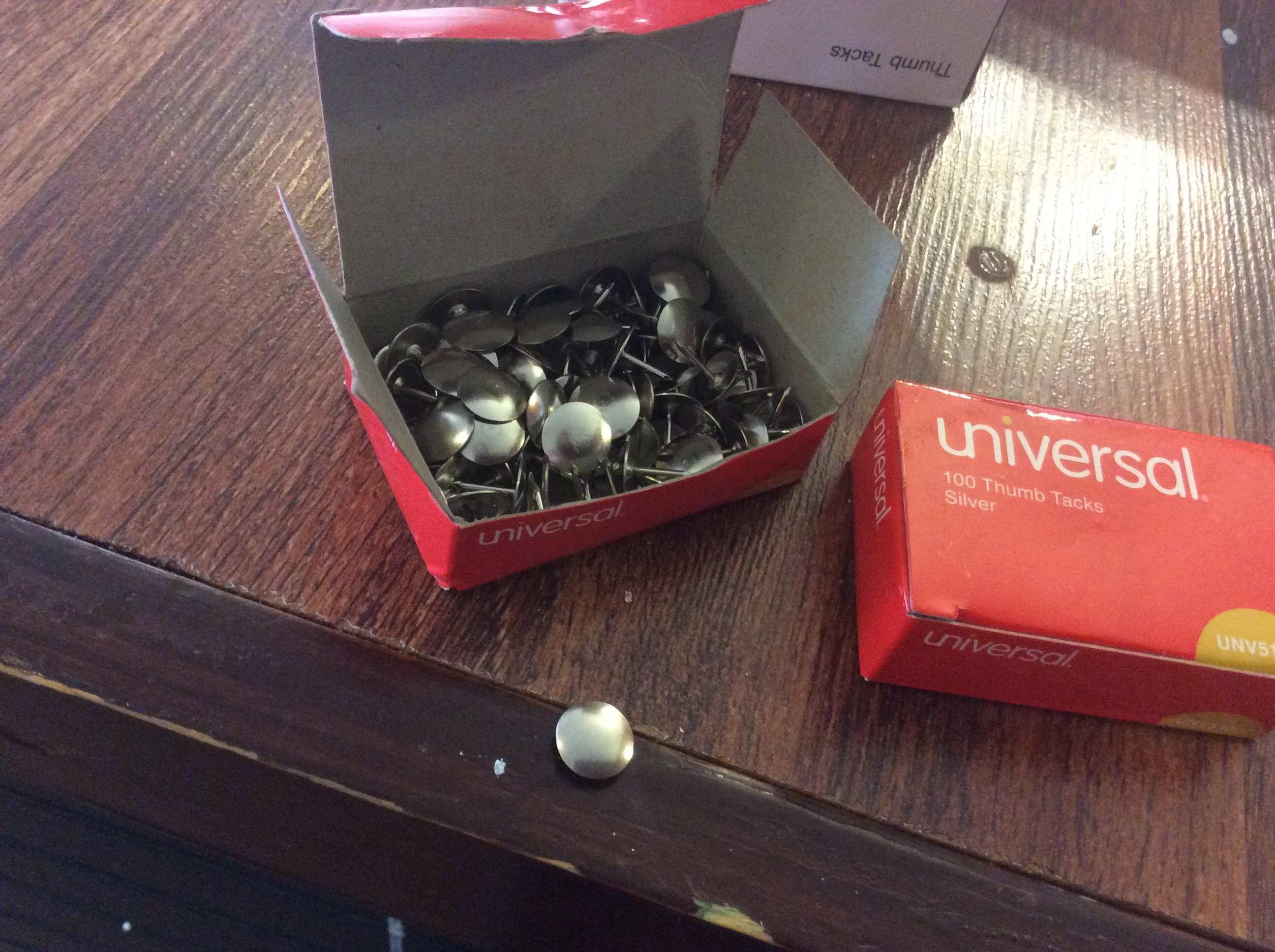 5//16/" 100//Pack Steel Universal Thumb Tacks Silver