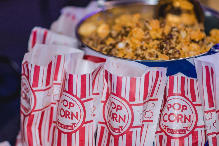 Popcorn Bag Carnival King 3" x 1 1/2" x 7" .6 oz. Small Popcorn Bags 1000/Case